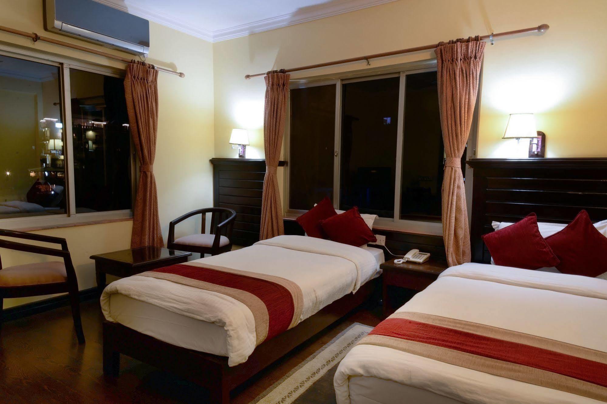 Hotel Lake Star Pokhara Kültér fotó