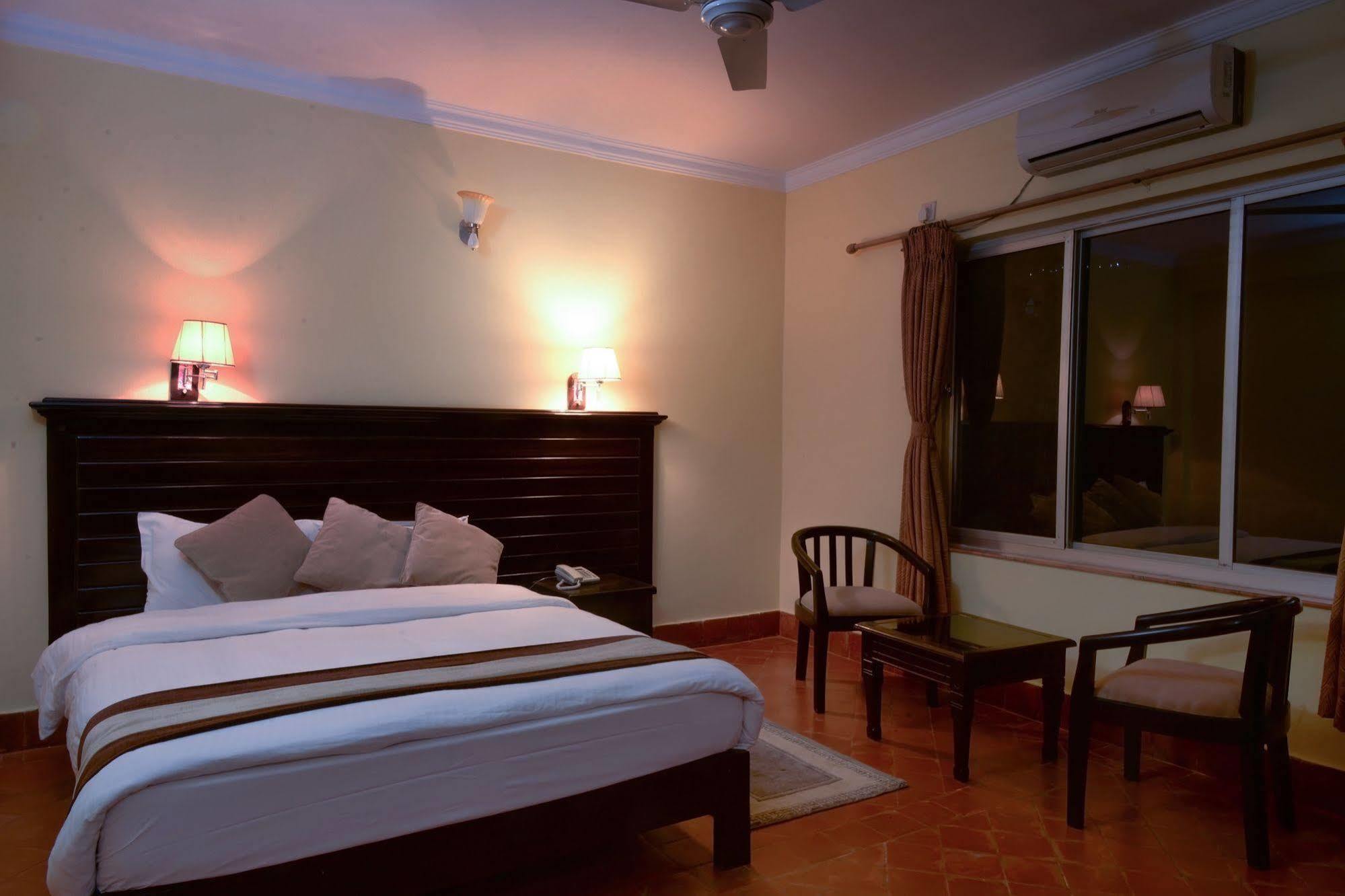 Hotel Lake Star Pokhara Kültér fotó